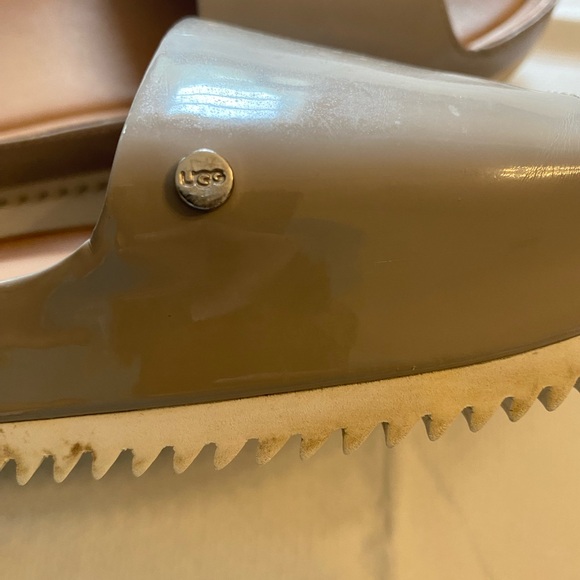 UGG SIZE 7 - Picture 4 of 13